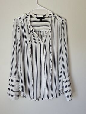 White House Black Market White and Black Vertical Stripe Button-Down Shirt Sz 6